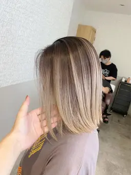 カット&本物の海外志向のバレイヤージュカラー+コラーゲントリートメント