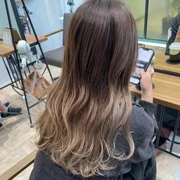 外国人風おしゃれ  グラデーションカラー