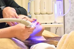 【水素ピーリング✨️】全顔毛穴洗浄☆美容液導入＋小顔むくみ取り施術＋パック付😊