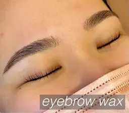 平日限定⭐️眉スタイリング🌈(WAX、毛量調節込み)10分前にご来店必須✨土日祝日、平日17時以降料金(6000円)
