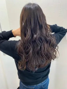 まるでコテ巻きのような艶パーマ