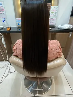 クセをしっかり伸ばし、憧れのストレートヘアへ❗️縮毛矯正+次回以降に使える総額5000円分クーポン付き💖