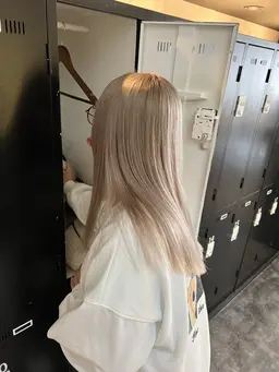 ダブルカラー、デザインカラーなど一通りのブリーチを使ったカラー