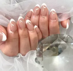 フレンチネイル(オフ込み) 　　　　　　　　   　         ¥6,050 → ¥4,950🤍