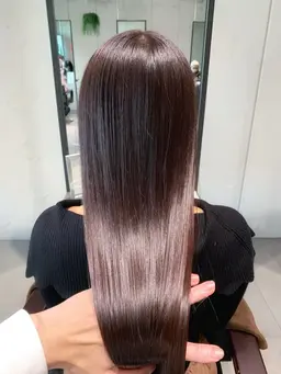 【🎗️乾かすだけで絹髪の質感に🎗️】シルキー美髪矯正＋艶トリートメント🌿