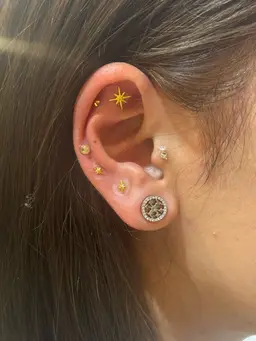 💎今話題の耳ツボジュエリー付き💎カット+TOKYOトリートメント+耳ツボジュエリー