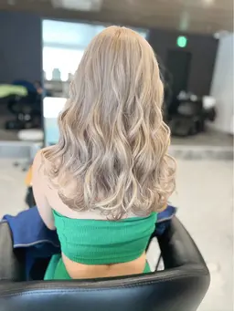 カラーモデル🩷ブリーチ2回＋カラー⚠️【根元リタッチ2cm以上の方のみ】【黒染め白髪染めは受け付けていません】