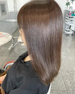 ❣️平日15時​〜​19時限定❣️顔周りカット＋ケアカラー＋トリートメント