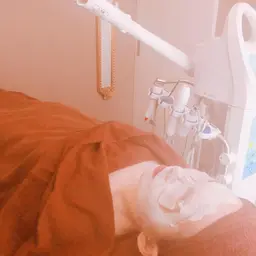 【毛穴洗浄×活性化】毛穴ケアの定番ハイドラに加えて炭酸導入✨汚れOFFだけでなく活性化させる次世代フェイシャル😎