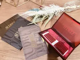 カラーエクステ　施術メニューにオプション500円​〜​