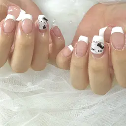 【フレンチネイル】ベースカラー追加は別途500円かかります