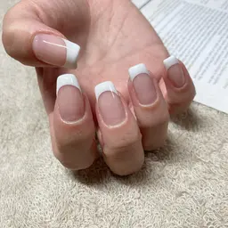 ［当店オフ・パラジェル込み］フレンチネイル　他店様オフ別途¥1500頂きます。