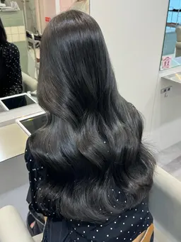 【🐈⬛✩黒染めを使わない黒髪カラー✧︎🐈⬛】【ワンカラー➕トリートメント超音波アイロン付き✨️】