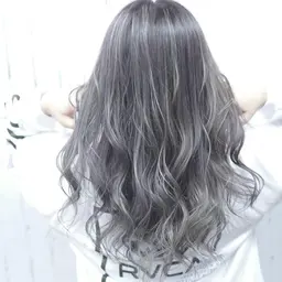 【明度さ◎】コントラストハイライト入れ放題＋オンカラー＋トリートメント