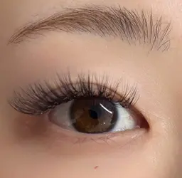 ボリュームラッシュ200本※プラス¥500でLEDへ変更可能