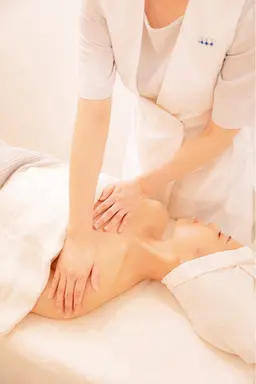 【人気No.1】迷ったらコレ♪美白コスメを使った全身エステ💆‍♀️