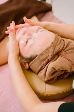 お正月限定！ニキビ対策！濃縮ビタミンC導入💆塗る美容液☆スピキュール針＆小顔矯正❤デコルテリンパ＆ヘッドマッサージ