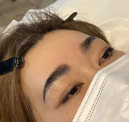 ハリウッドブロウリフト