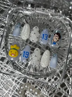 【4名様限定！成人式ネイルチップ✨】打合せ有りオーダーアート¨̮♡︎