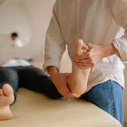 【口コミ必須・現金のみ】ドライケア（ほぐし、ストレッチ）30分&【オイルフットor首肩デコルテオイル】30分　計60分