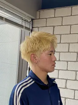 メンズカット＋ブリーチ＋カラー　¥21450 ［ハイトーンカラー/メンズカット］