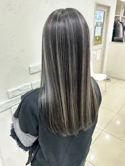 【ご新規様限定🌷】ハイライト➕オンカラー➕1stepトリートメント✨