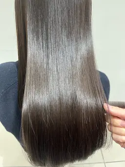 🎀少しでもダメージが気になる方へ🎀オイルストレートパーマ（カット込み）