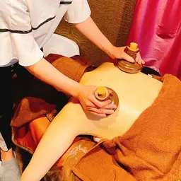 小顔コルギ70分&Ge黄土ホットストーン10分🍀背中の辛いコリをしっかり温めて流します💕