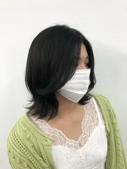 黒染めじゃない暗染め、濃いグレーカラーで輝く透明感ブラックカラー(学割U24)