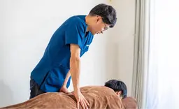 〈初回60分〉姿勢矯正+整体　U25 ミニモ学割