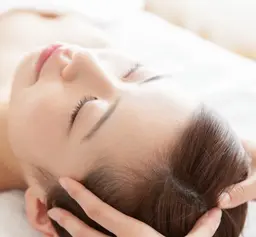 🔹NEW🔹たるみやもたつきに効果大✨EMS美顔器で小顔に⤴️炭酸泡パックでツヤ肌に🫧ヘッドマッサージ付！🫧