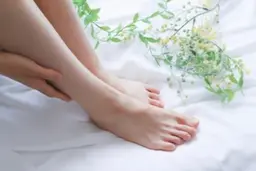 【ここ最近不調な方😞】ニキビの原因は足元の冷えと浮腫みかも⁉️フットマッサージ付で血流アップ❗️毛穴や乾燥にも効く😉