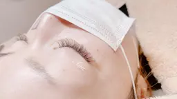 2回目ブラウン系ボリュームラッシュ120束(360本)🤎💚🧡他店オフ込み・リペアも可😊2色までmix出来ます💕