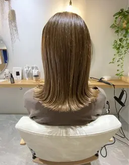 カット🎶（毛先5センチ前後、前髪カットも可）➕艶感カラー🍀