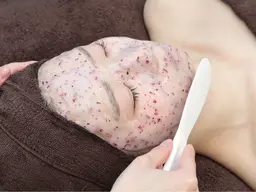 24歳以下の方必見‼️冬から始める美肌ケア❄️美白×毛穴×鎮静に💖ニキビ/肌荒れ/乾燥/敏感肌にも◎ U24ミニモ学割