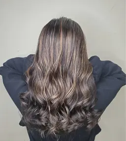 🌟コントラストハイライト(ハイライトケアブリーチ+カラー+トリートメント)