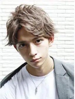 「自然にキリッと。女子ウケ抜群の垢抜け眉へ！メンズ専用WAX」デキる男は眉が違う。