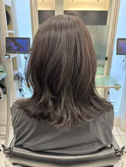 【ミディアム レイヤーカット💇‍♀️】透明感カラー＋トリートメント✨✨〈月曜日限定〉