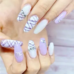 春先に✨️長さだし チップ10本、アートネイル(オフ込)