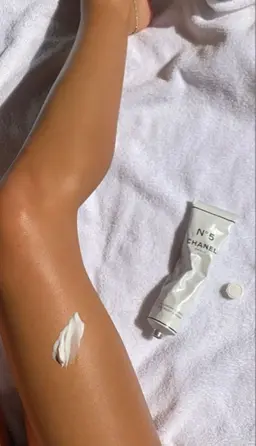 全身脱毛(顔.VIO込)➕保湿ジェルサンプルプレゼント 【2回分¥12.500】