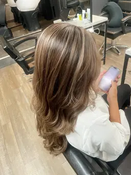 ケアブリーチ込みオリジナルハイライトカラー