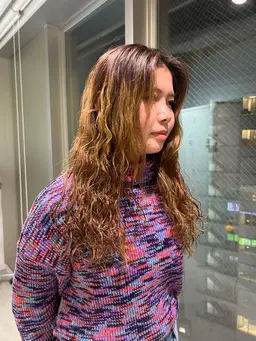 冬限定クーポン👩🏽‍🦱♥️)カット+海外ガール風スパイラルパーマ＋うる艶TR