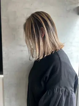 カット　+    ブリーチカラー　+  オンカラー　(ダブルカラー)