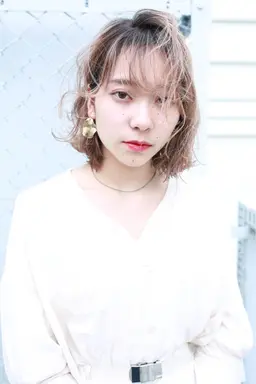 大人気のケアブリーチ＋イルミナカラー＋カット　ダメージ98%おさえる