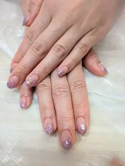 🆕クリアベースグラデーション*ストーンアート2本（ソフトジェル）💎オフなし