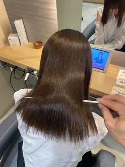 【2回目以降リタッチ用】🌿酸性薬剤で髪質改善🌿艶と潤いのプレミアムストレート✨＋集中補修TR＋カットも込み