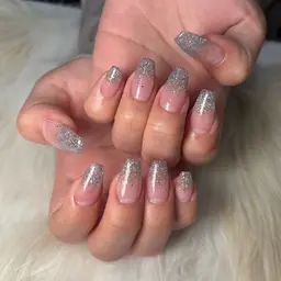 【1年以上経験、上級持ち者💅】〈オフ込みチップ長さ出し•長さはMAXまで◎>ラメグラ、カラーグラデーション