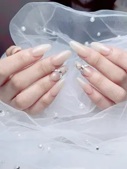 オフィスにお勧め、持ち込みデザイナーok.すぐ予約okシンプルやり放題(4本アート)