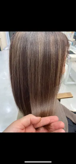 【白髪ぼかしハイライト】白髪をしっかりと染める全体カラー＋白髪が生えてきてもぼかせるハイライト（ホイル20枚）＋仕上げ