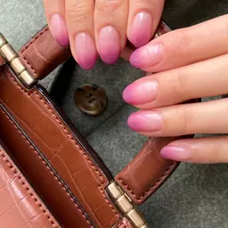 ❗️渋谷❗️🍀オフあり🍀グラデーションネイル💅☆ラメもカラーもOKです!*こちらはクリアベースのものとなります